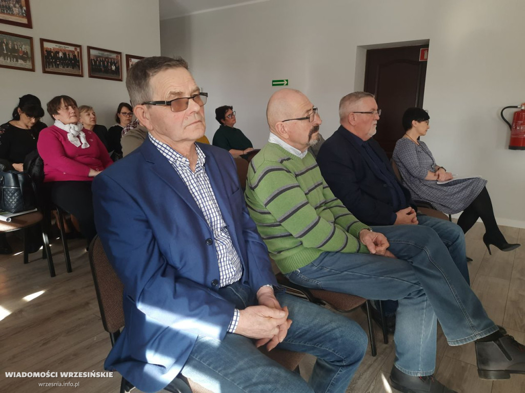 Radni wszystkie uchwały podjęli jednomyślnie FOTO