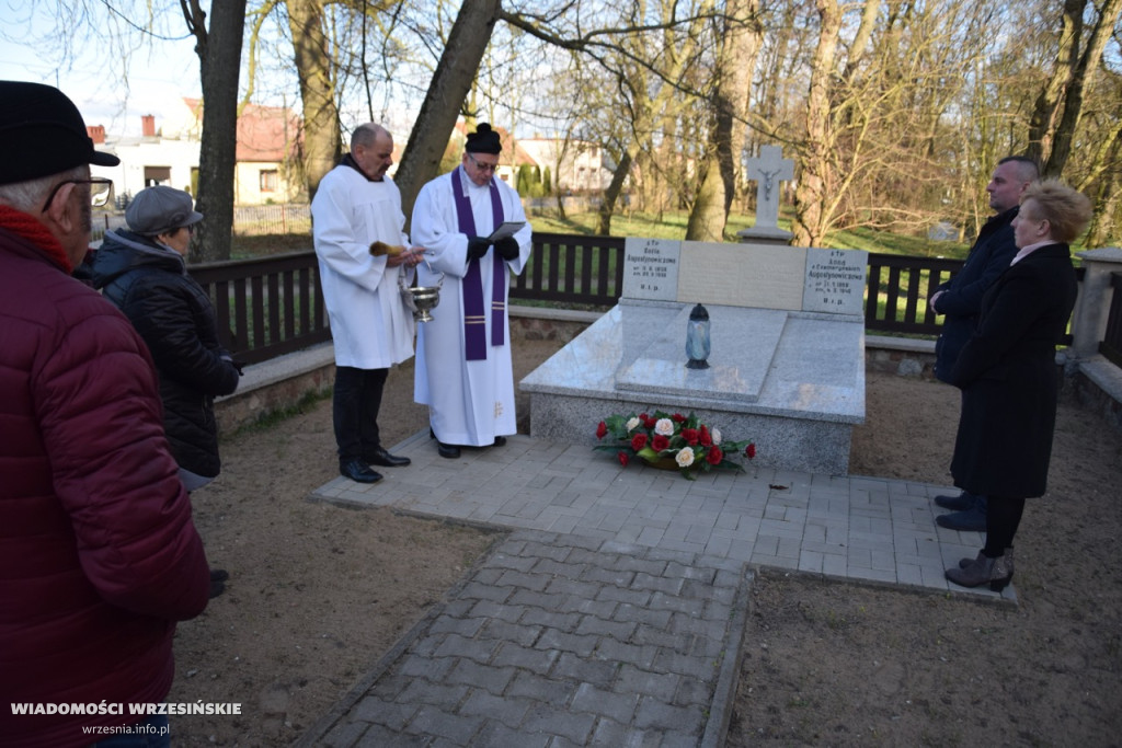 Odnowiony grób Augustynowiczów w Kołaczkowie