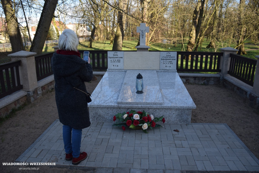 Odnowiony grób Augustynowiczów w Kołaczkowie