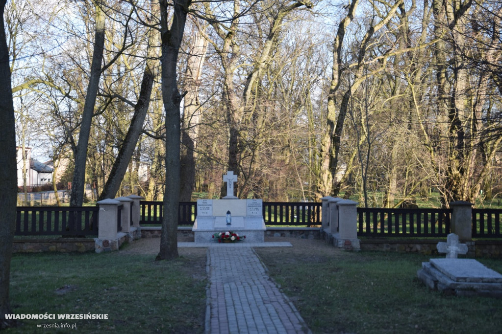 Odnowiony grób Augustynowiczów w Kołaczkowie