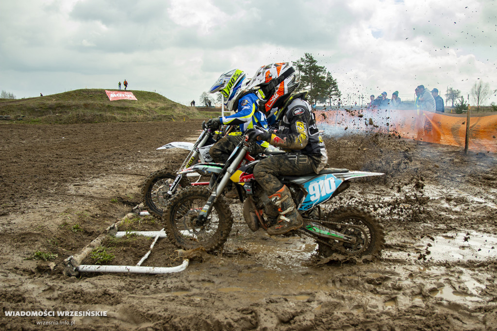 Błotny motocross w Opatówku