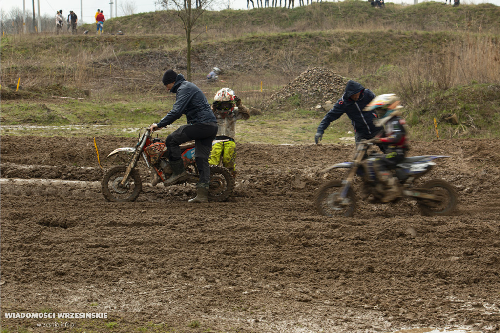 Błotny motocross w Opatówku