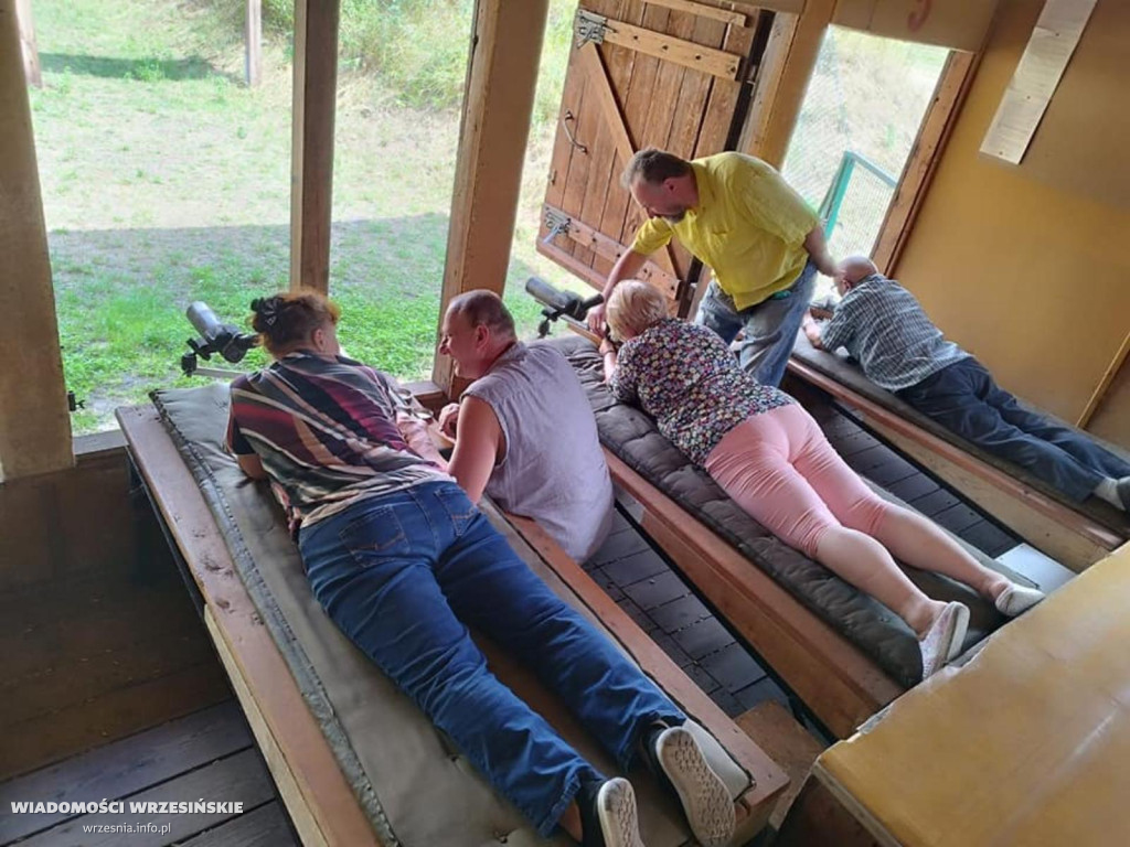 Pyzdrscy seniorzy na strzelnicy