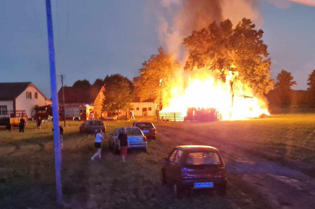 Budynek płonął jak pochodnia [FOTO]