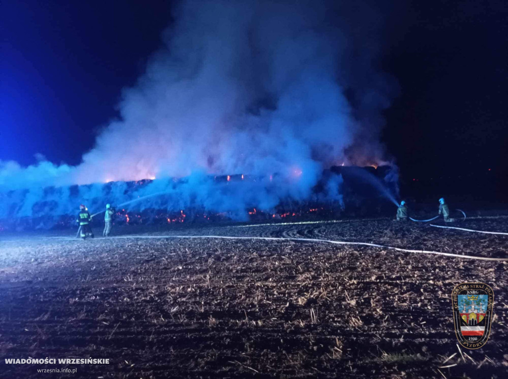 W Ratajach doszło do pożaru stogu. Duże straty
