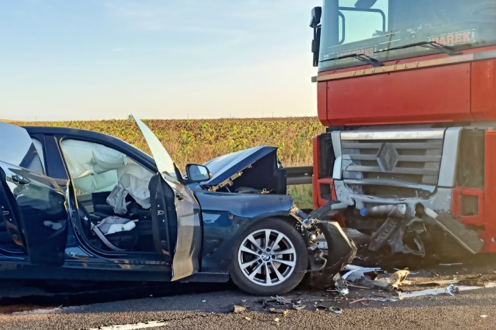 Wypadek na drodze krajowej. Jedna osoba ranna