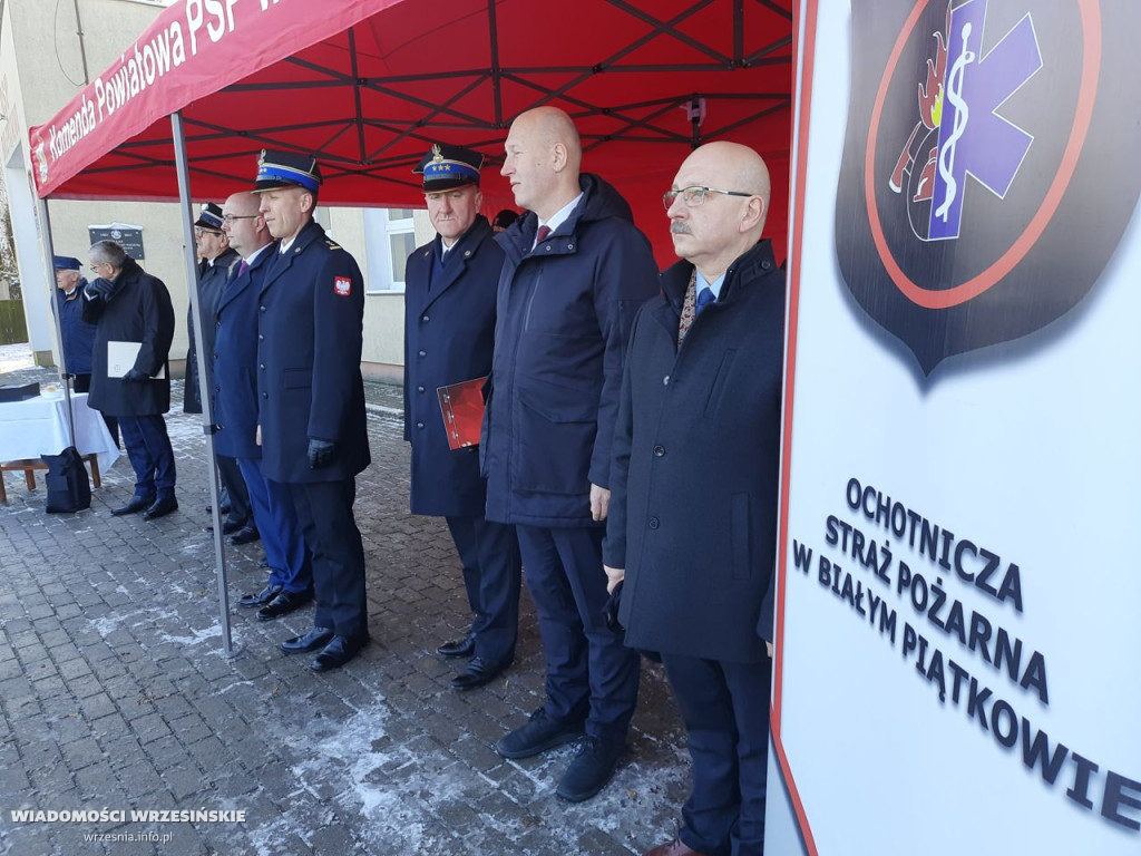 Strażacy z Białego Piątkowa mają nowy samochód