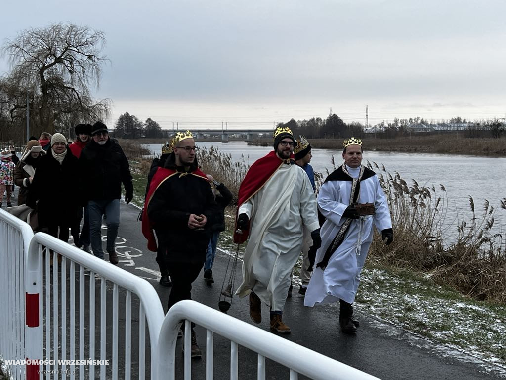 Trzej Królowie na Lipówce. Towarzyszyły im alpaki