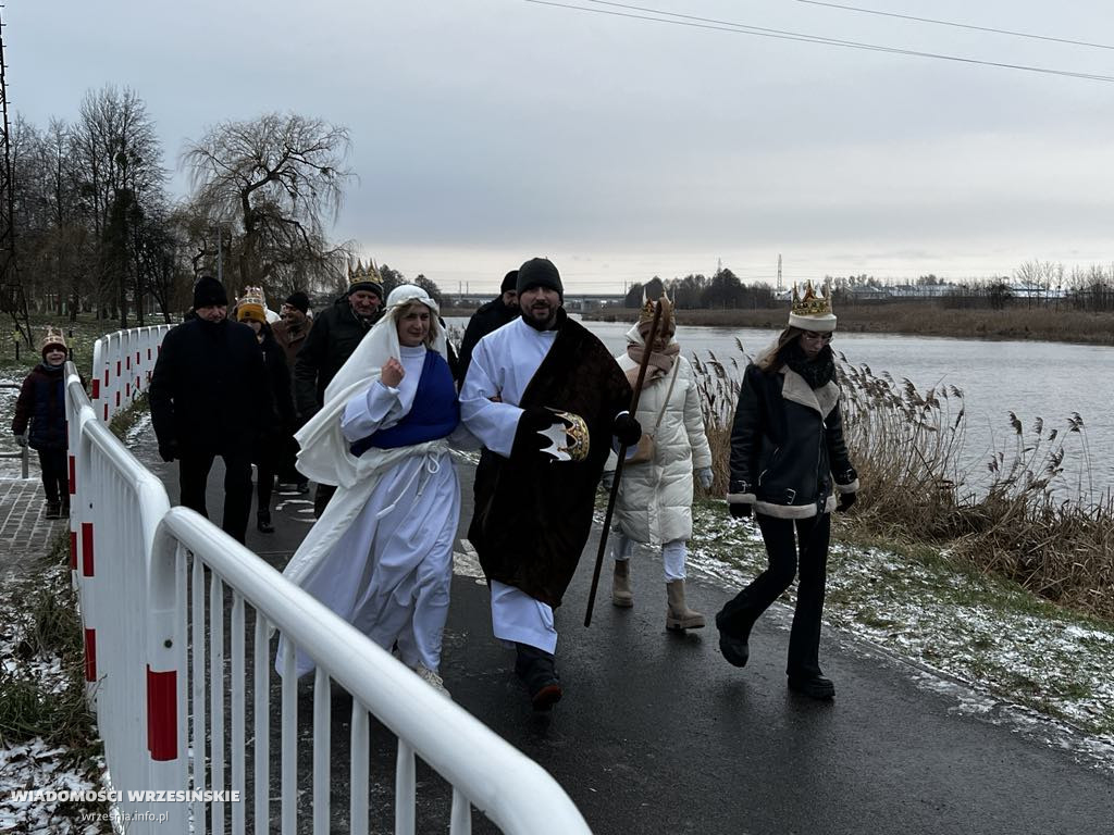 Trzej Królowie na Lipówce. Towarzyszyły im alpaki