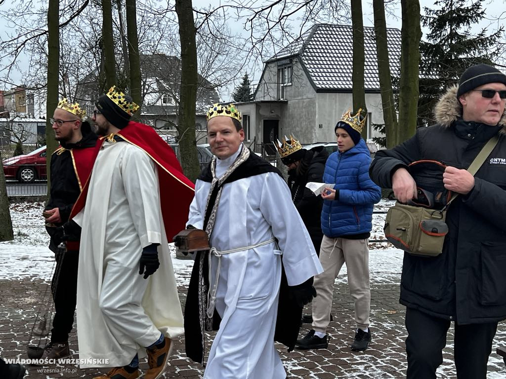 Trzej Królowie na Lipówce. Towarzyszyły im alpaki