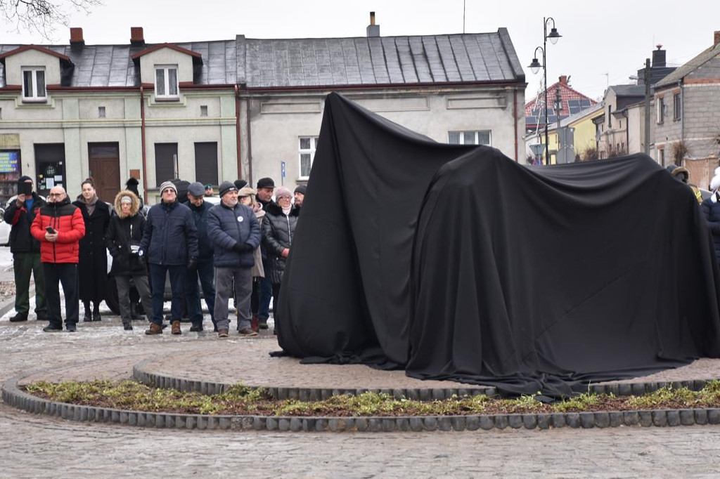 Rzeźba upamiętniającą pierwszy wystrzał armatni na ziemiach polskich