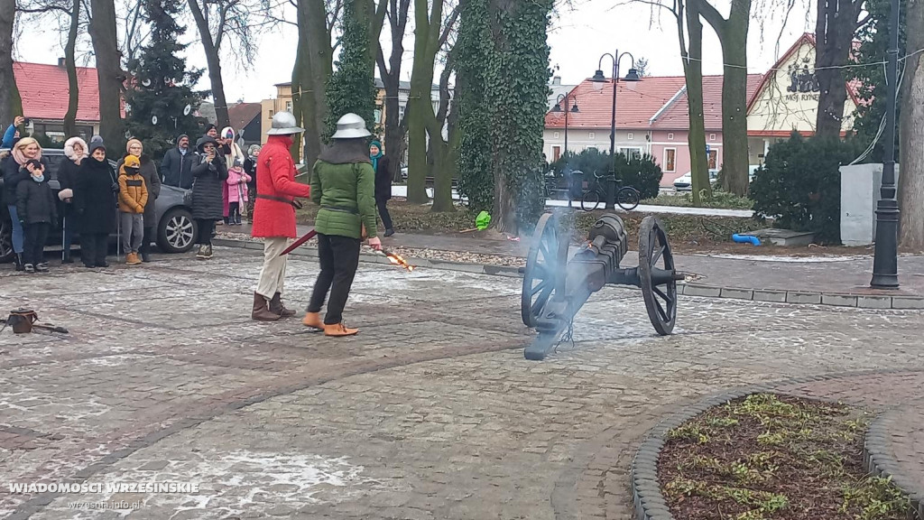 Rzeźba upamiętniającą pierwszy wystrzał armatni na ziemiach polskich