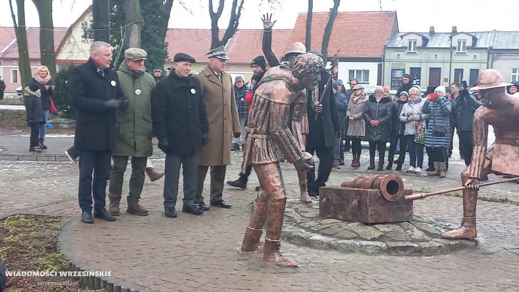 Rzeźba upamiętniającą pierwszy wystrzał armatni na ziemiach polskich