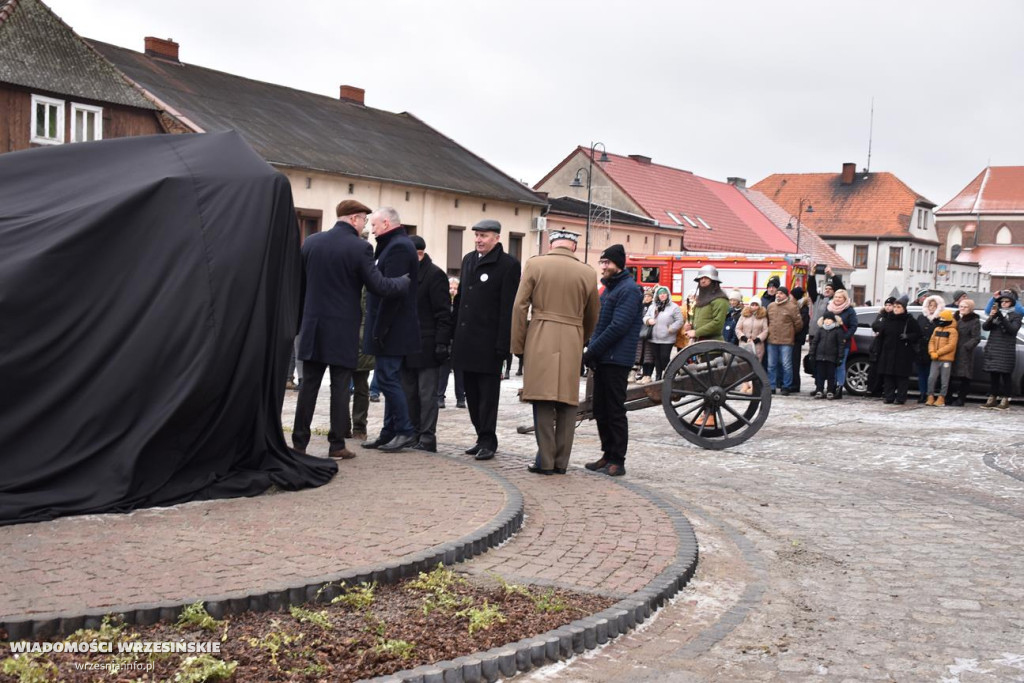 Rzeźba upamiętniającą pierwszy wystrzał armatni na ziemiach polskich