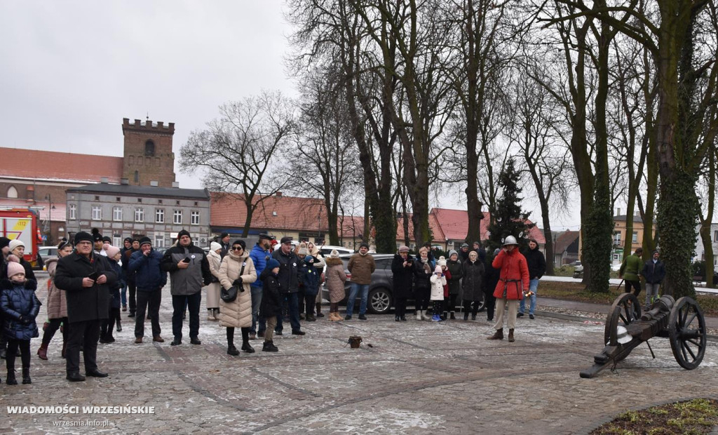 Rzeźba upamiętniającą pierwszy wystrzał armatni na ziemiach polskich