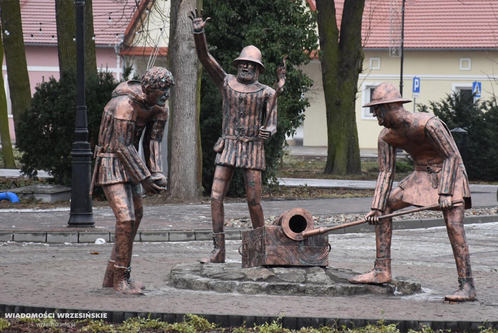 Rzeźba upamiętniającą pierwszy wystrzał armatni na ziemiach polskich