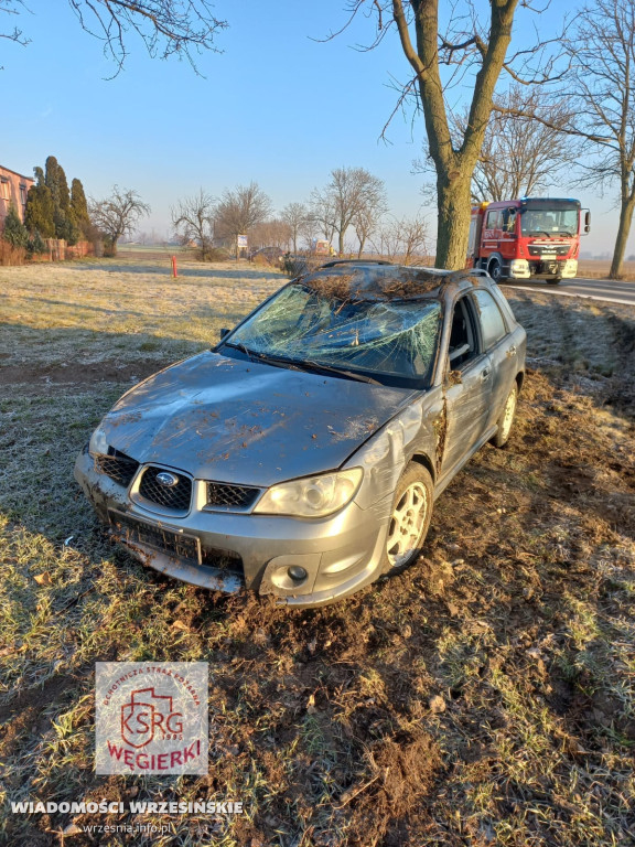 Śliski poranek na drodze. Jedna osoba w szpitalu