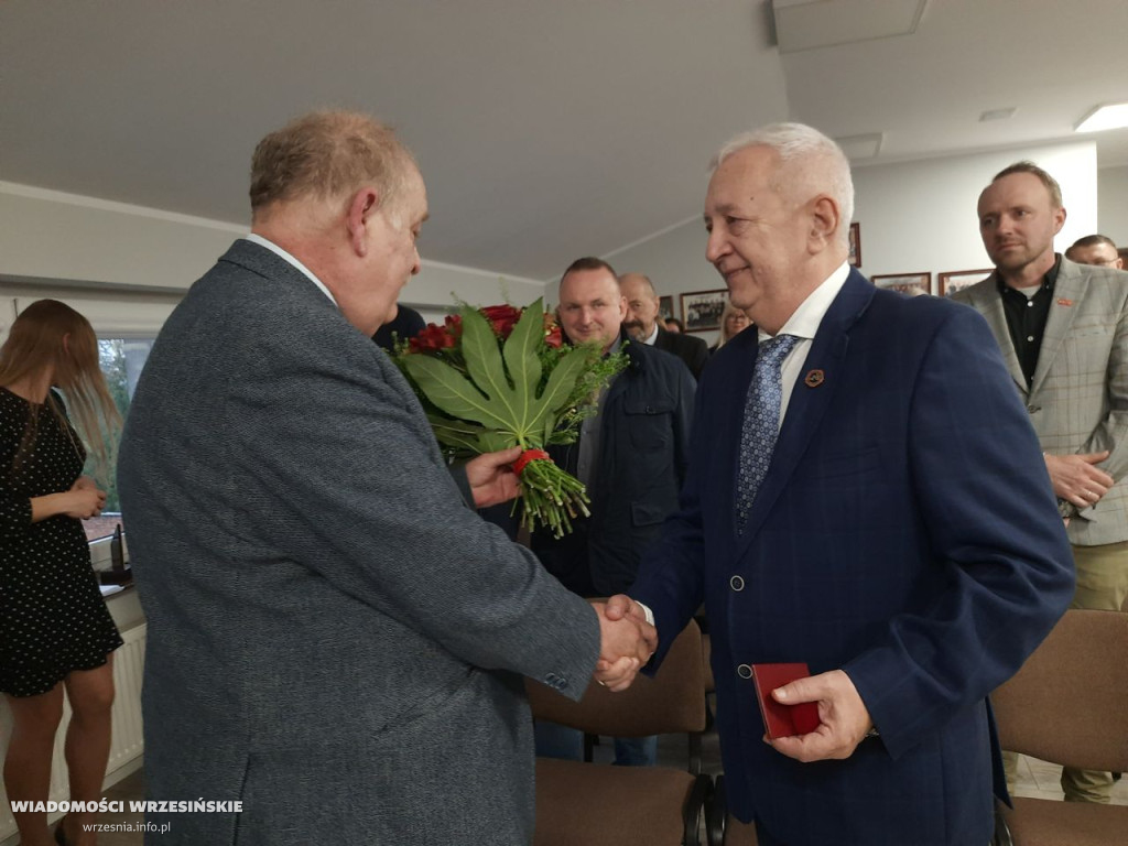 Otrzymał odznakę od ministra zdrowia [FOTO]