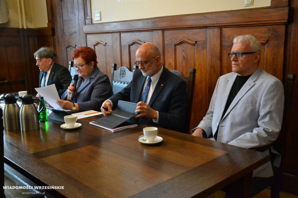 Ślubowanie burmistrza Tomasza Kałużnego