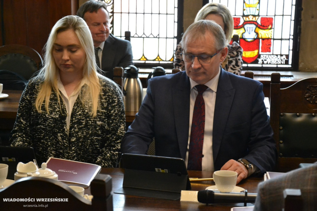 Ślubowanie burmistrza Tomasza Kałużnego