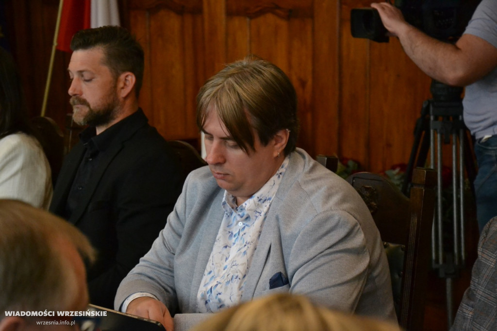 Ślubowanie burmistrza Tomasza Kałużnego