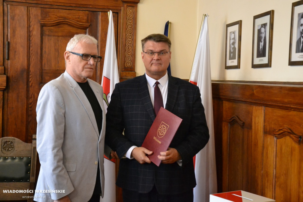 Ślubowanie burmistrza Tomasza Kałużnego