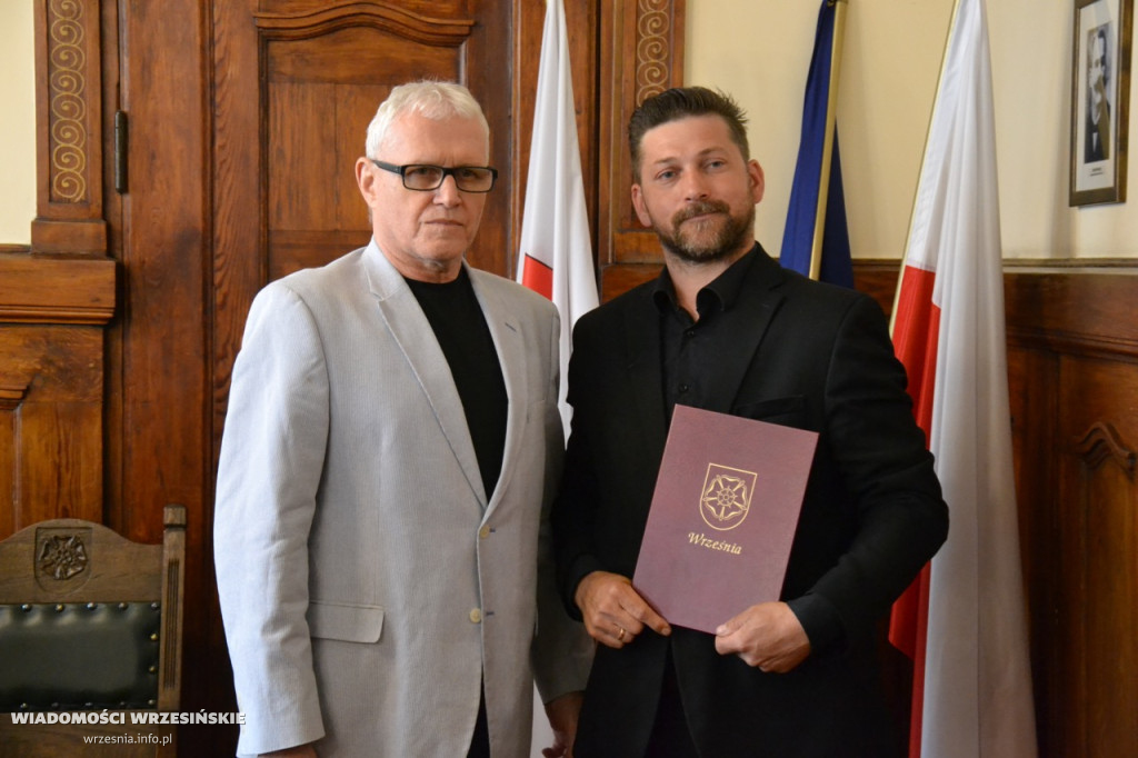Ślubowanie burmistrza Tomasza Kałużnego