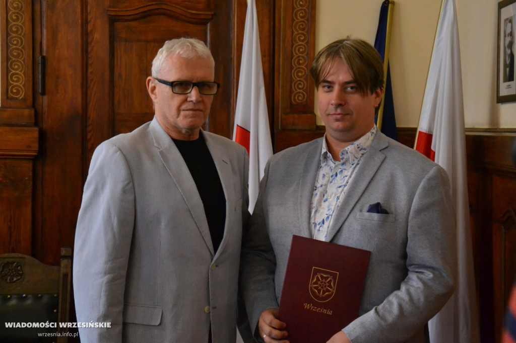 Ślubowanie burmistrza Tomasza Kałużnego