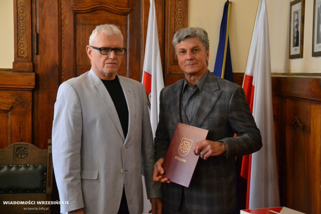 Ślubowanie burmistrza Tomasza Kałużnego