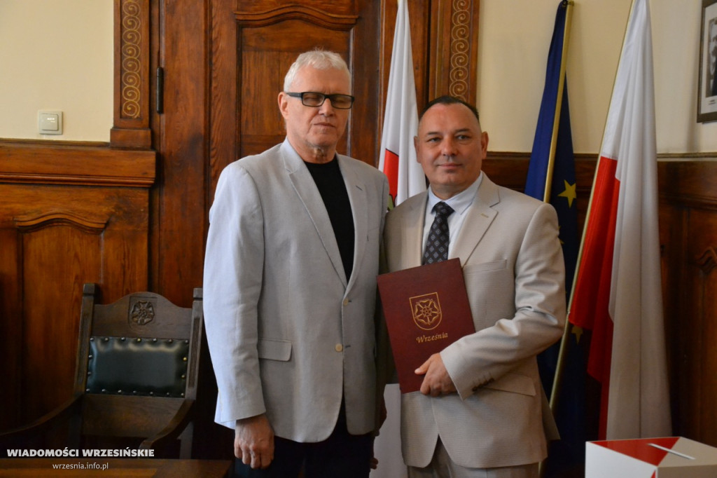 Ślubowanie burmistrza Tomasza Kałużnego