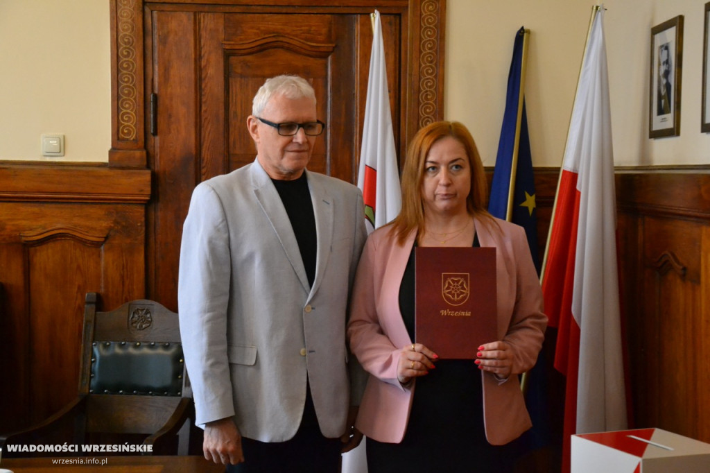Ślubowanie burmistrza Tomasza Kałużnego