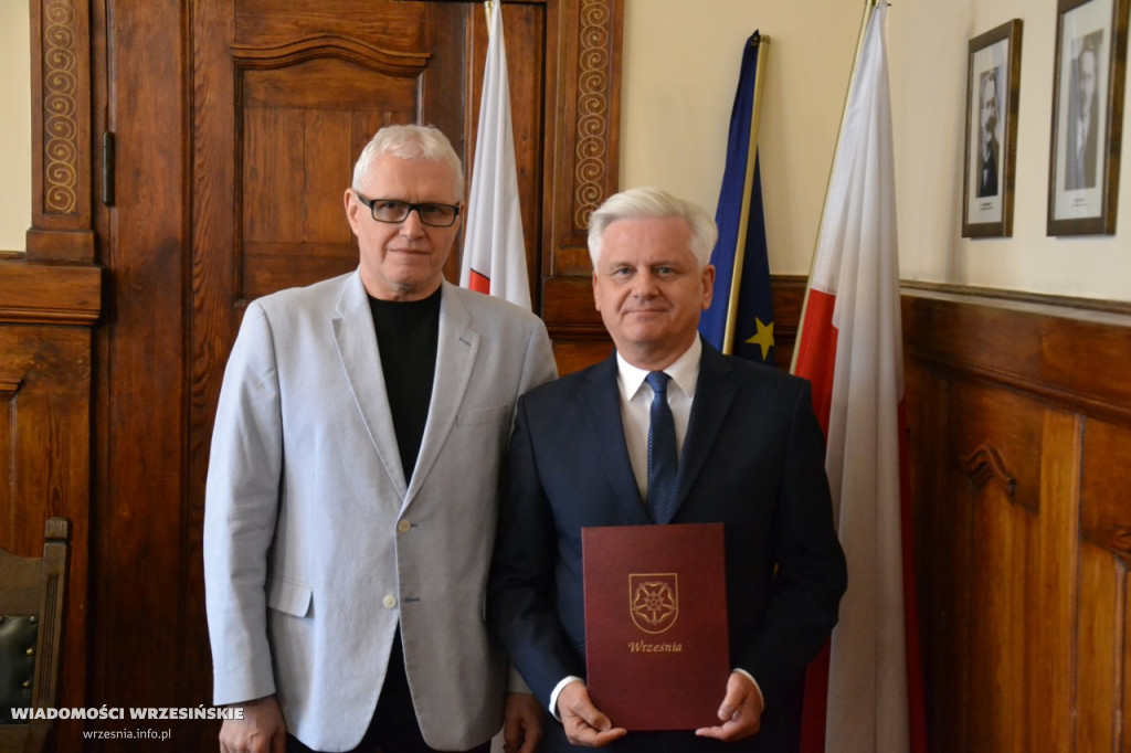 Ślubowanie burmistrza Tomasza Kałużnego