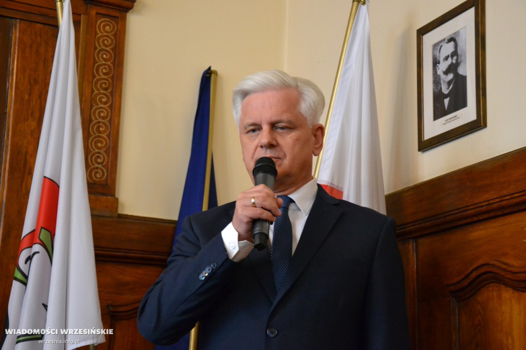 Ślubowanie burmistrza Tomasza Kałużnego