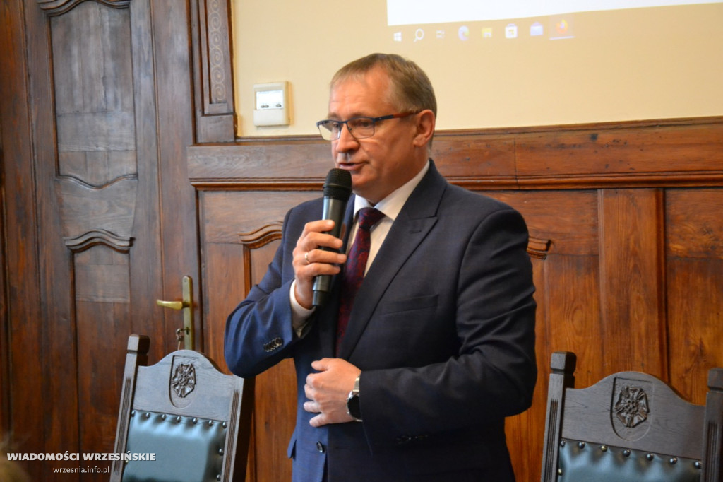 Ślubowanie burmistrza Tomasza Kałużnego