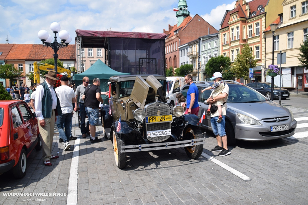 Piknik motoryzacyjny na wrzesińskim rynku