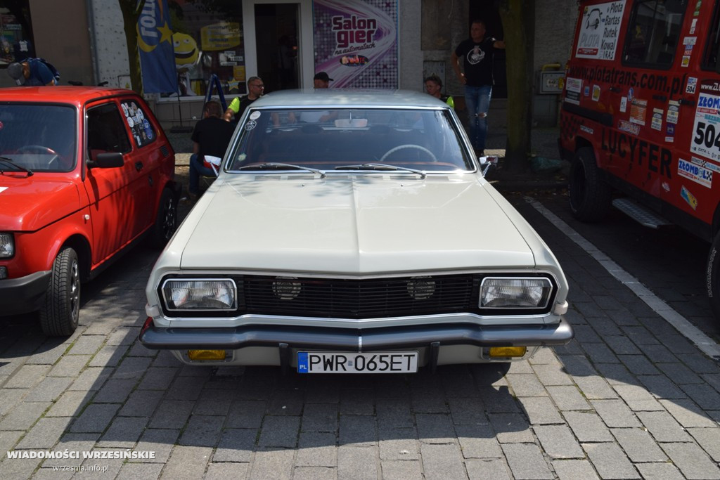 Piknik motoryzacyjny na wrzesińskim rynku