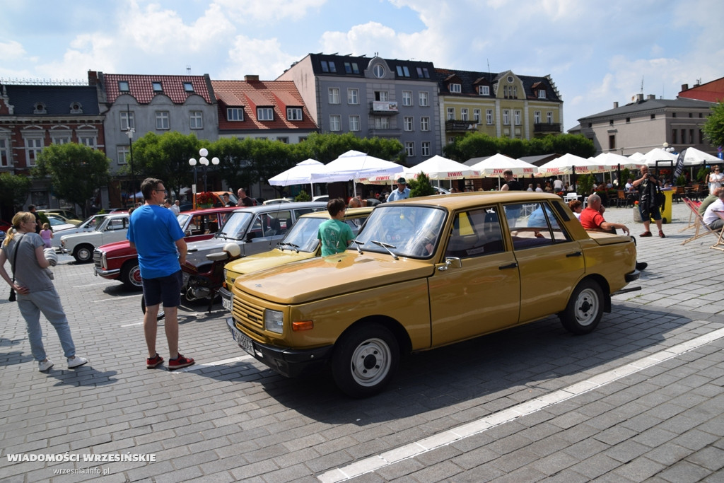 Piknik motoryzacyjny na wrzesińskim rynku