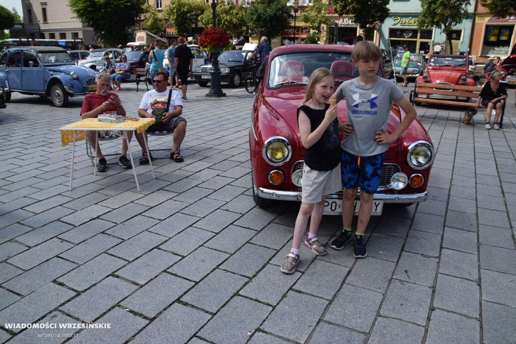 Piknik motoryzacyjny na wrzesińskim rynku