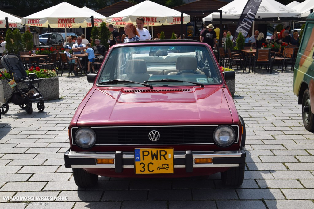 Piknik motoryzacyjny na wrzesińskim rynku