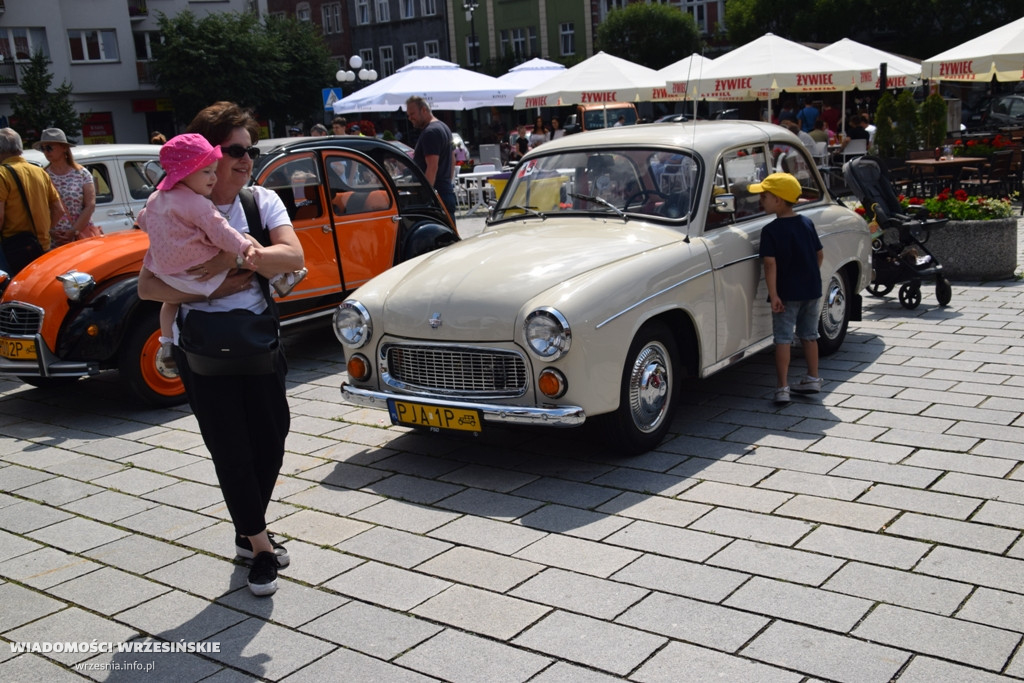 Piknik motoryzacyjny na wrzesińskim rynku