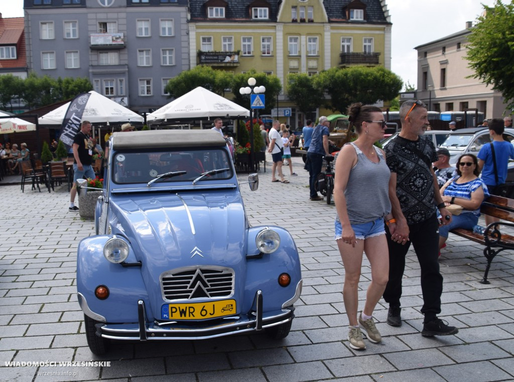 Piknik motoryzacyjny na wrzesińskim rynku