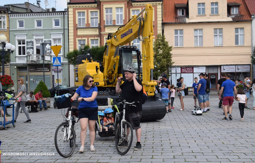 Piknik motoryzacyjny na wrzesińskim rynku