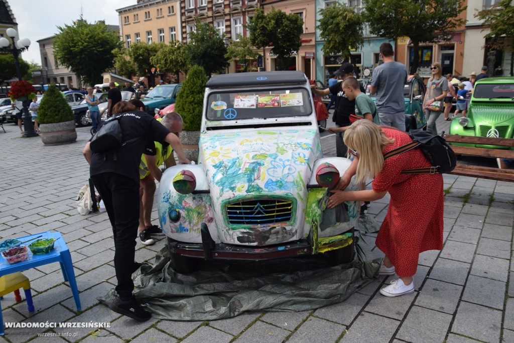 Piknik motoryzacyjny na wrzesińskim rynku