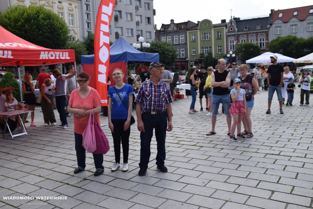 Piknik motoryzacyjny na wrzesińskim rynku