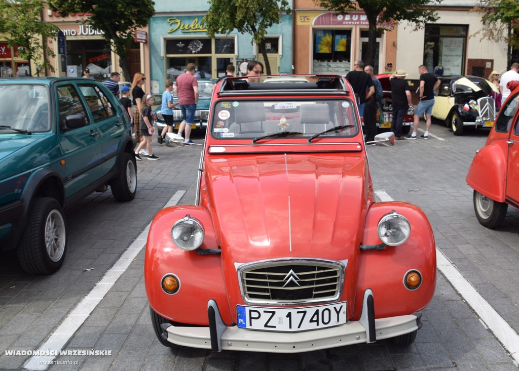 Piknik motoryzacyjny na wrzesińskim rynku