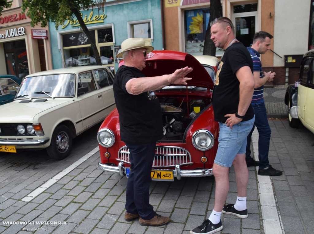 Piknik motoryzacyjny na wrzesińskim rynku