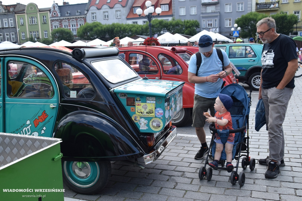 Piknik motoryzacyjny na wrzesińskim rynku