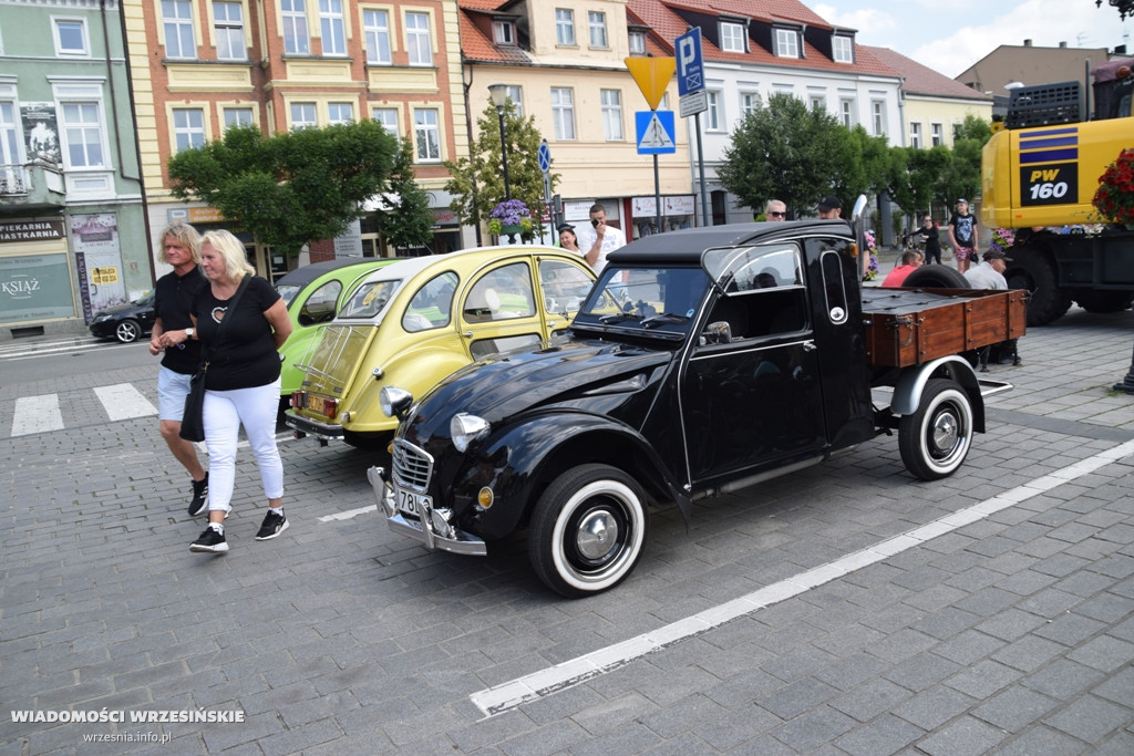Piknik motoryzacyjny na wrzesińskim rynku