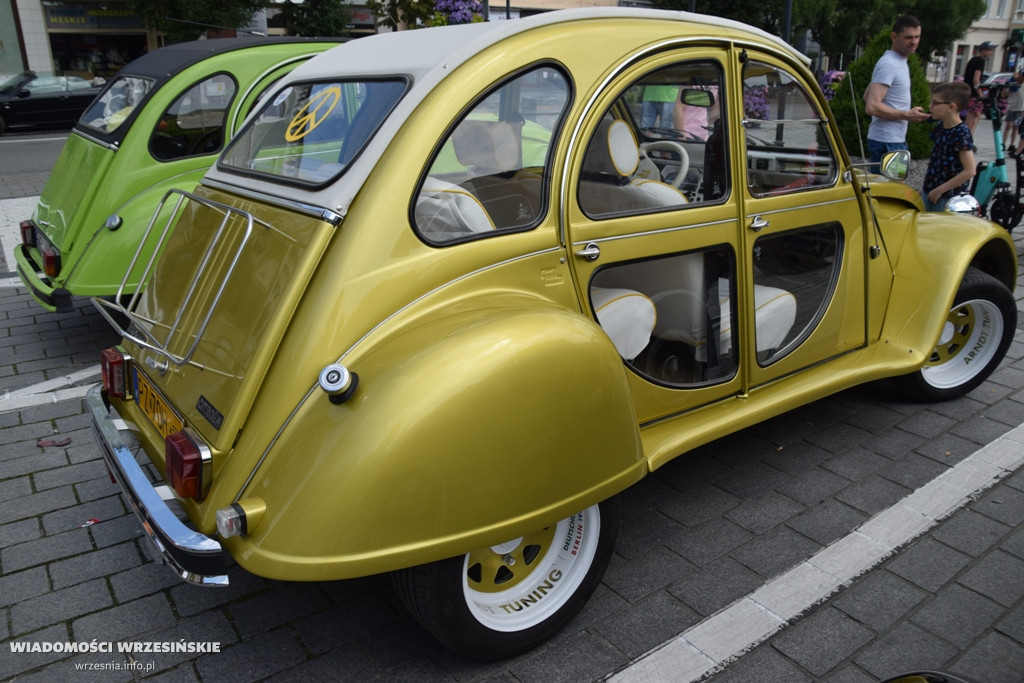 Piknik motoryzacyjny na wrzesińskim rynku