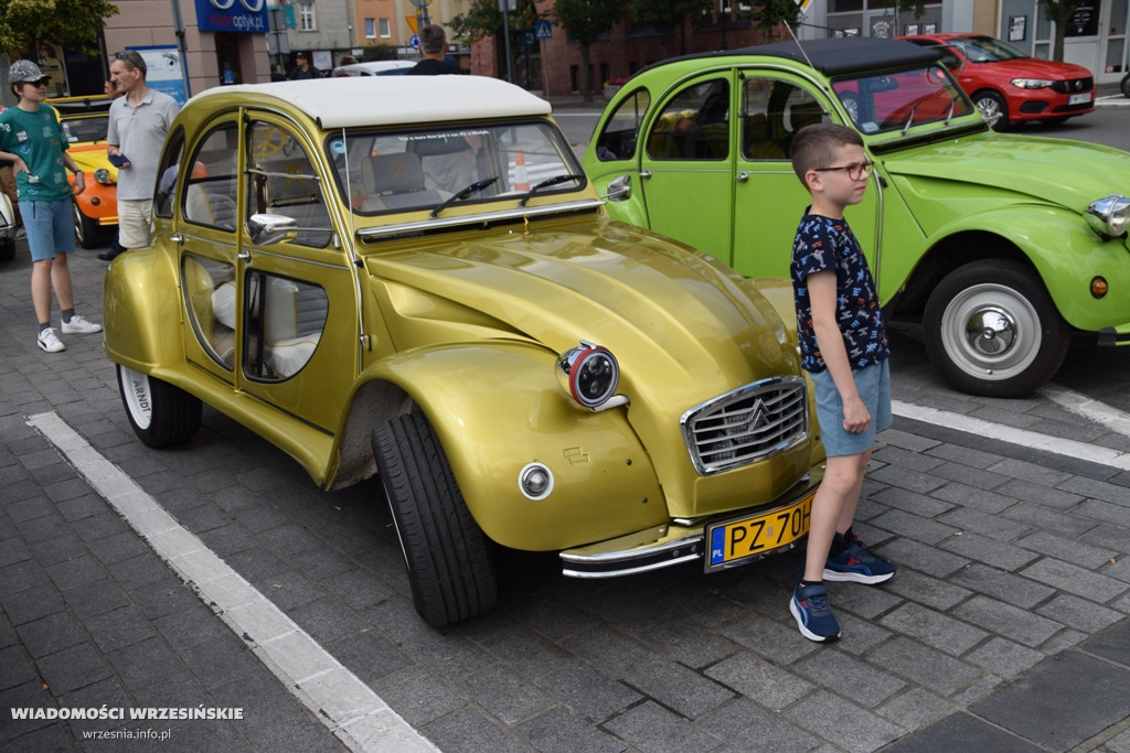Piknik motoryzacyjny na wrzesińskim rynku